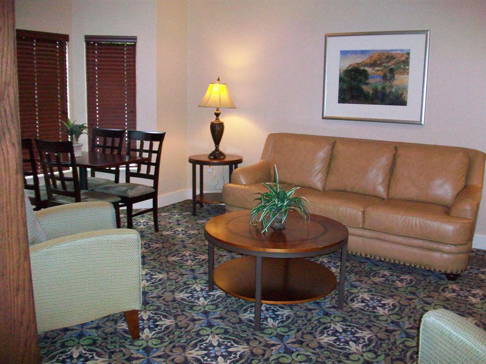 Staybridge Suites Mcallen By Ihg Номер фото